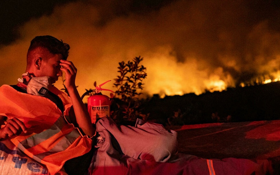 Cháy rừng Hy Lạp khó kiểm soát, hàng trăm lính cứu hỏa chiến đấu với giặc lửa
